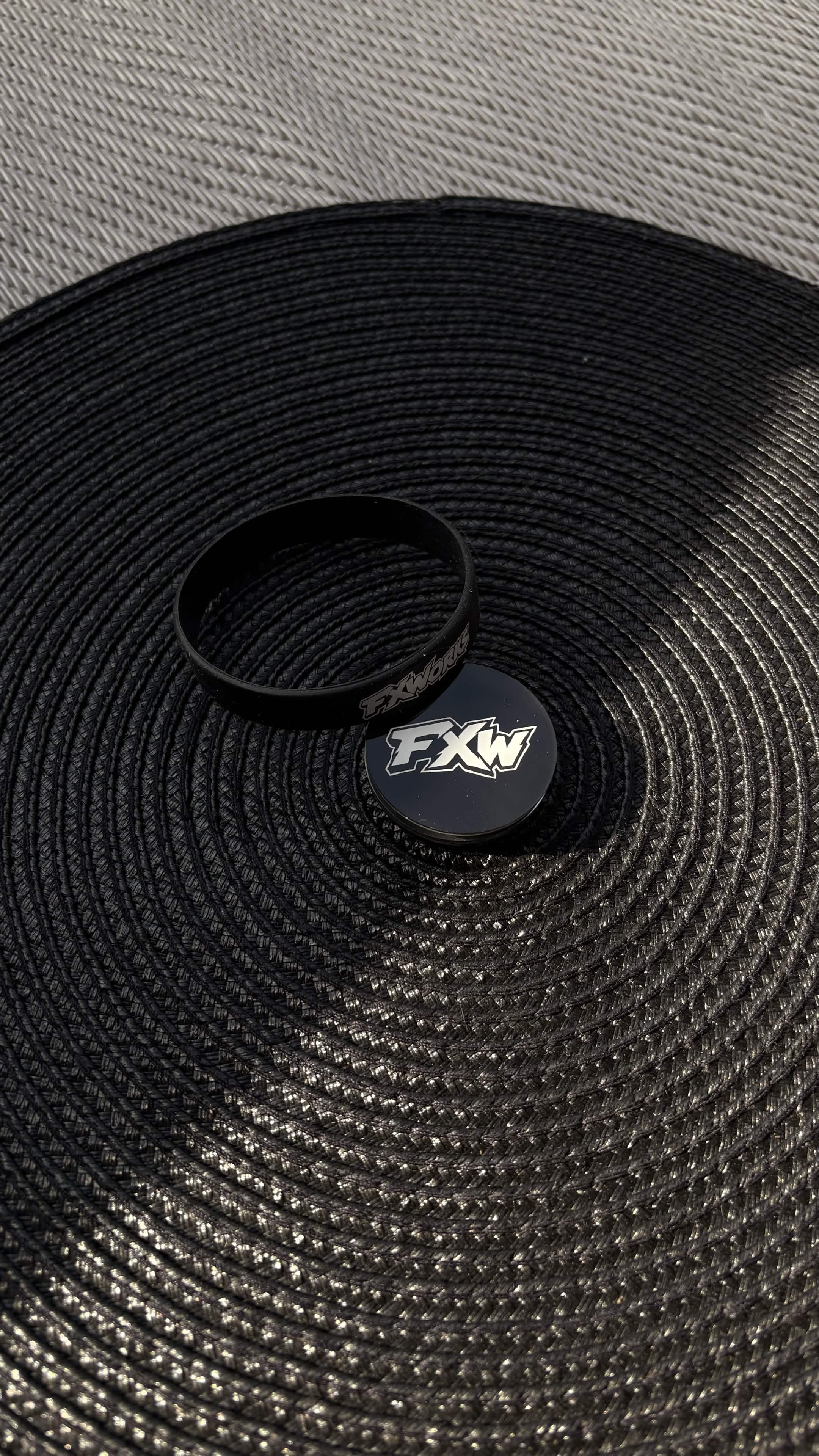 FxW Spinning Pop Socket + FxW Rubber Band Phone Holder Bundle